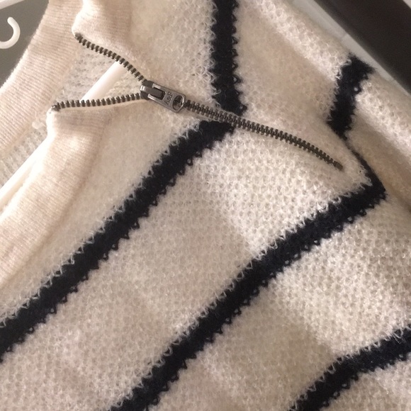 Abercrombie and Fitch pullover sweater - Picture 2 of 3